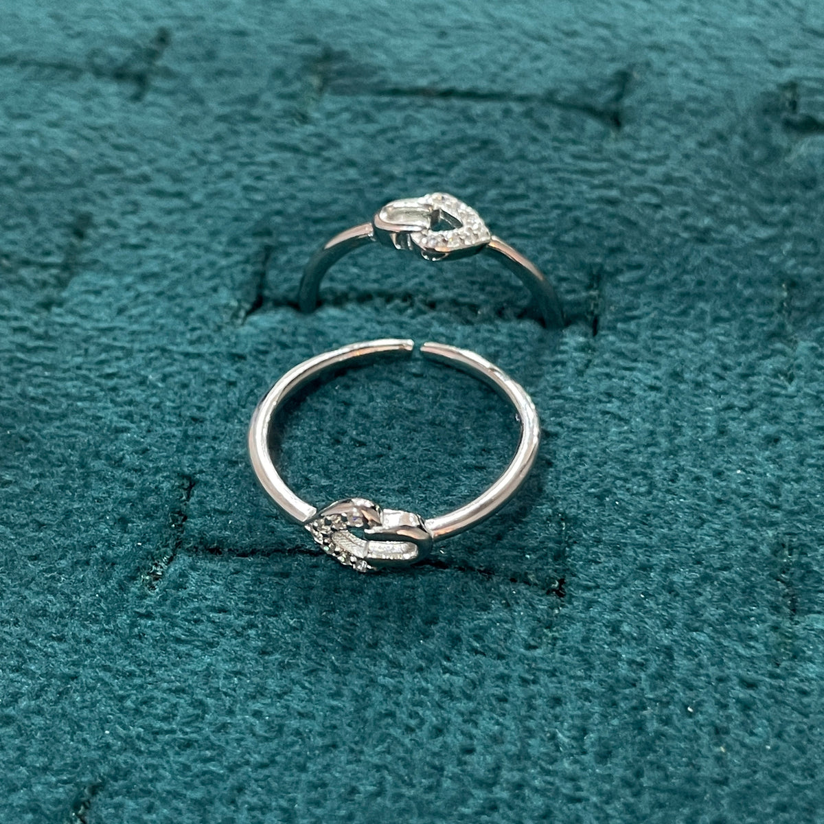 92.5 Sterling Silver Arrow Toe Rings for Women | Bold Directional Design