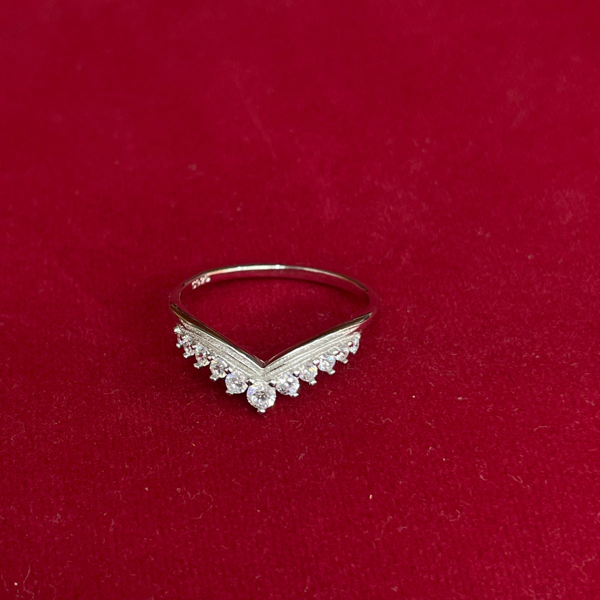 92.5 Sterling Silver Milgrain Graduated CZ Crown Finger Ring for Women