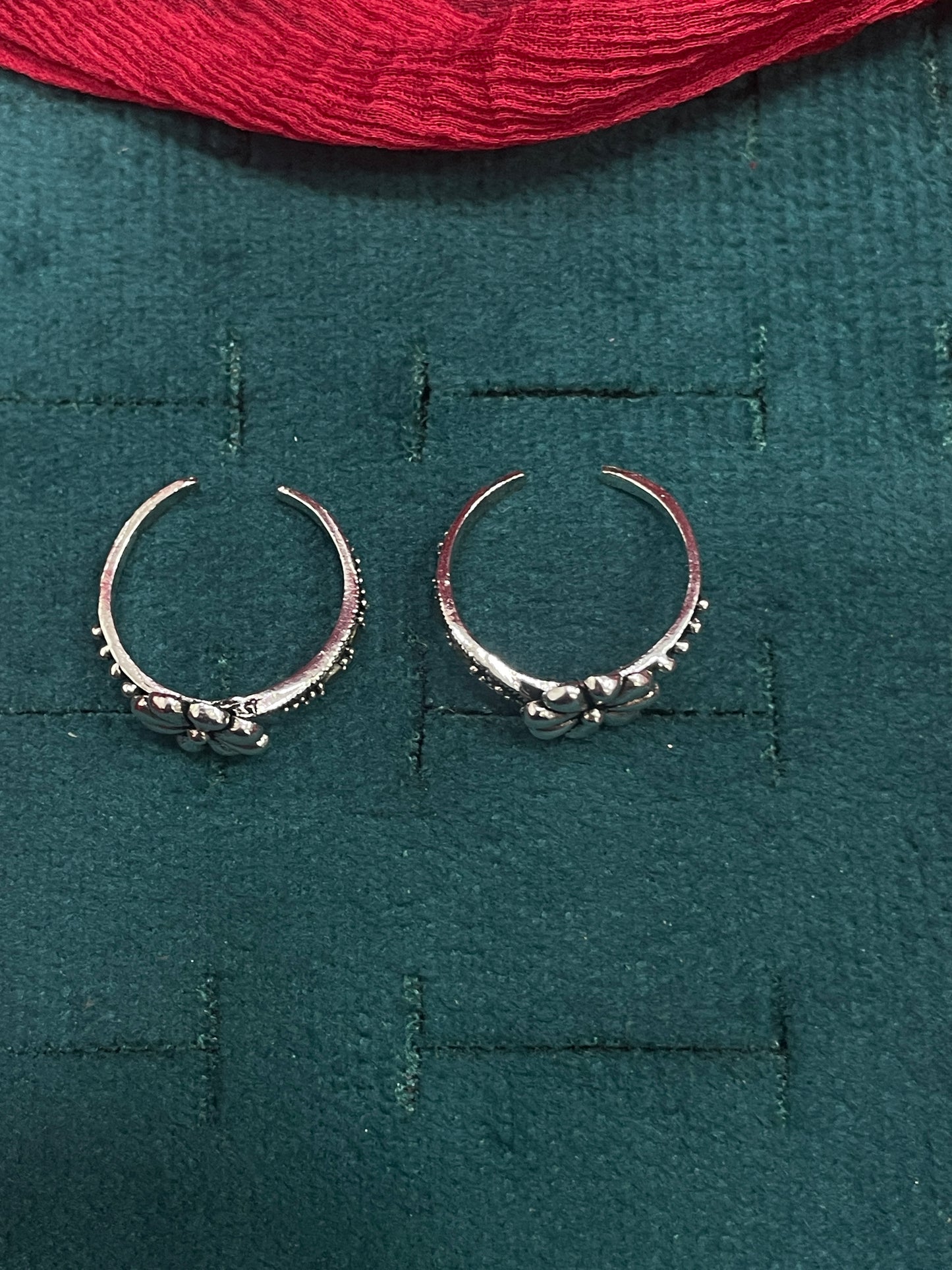 925 Sterling Silver Pyrite Flower Toe Rings for Women | Oxidised Floral Design