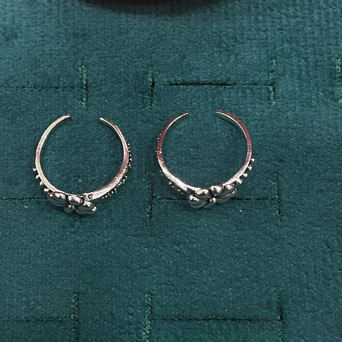 925 Sterling Silver Pyrite Flower Toe Rings for Women | Oxidised Floral Design