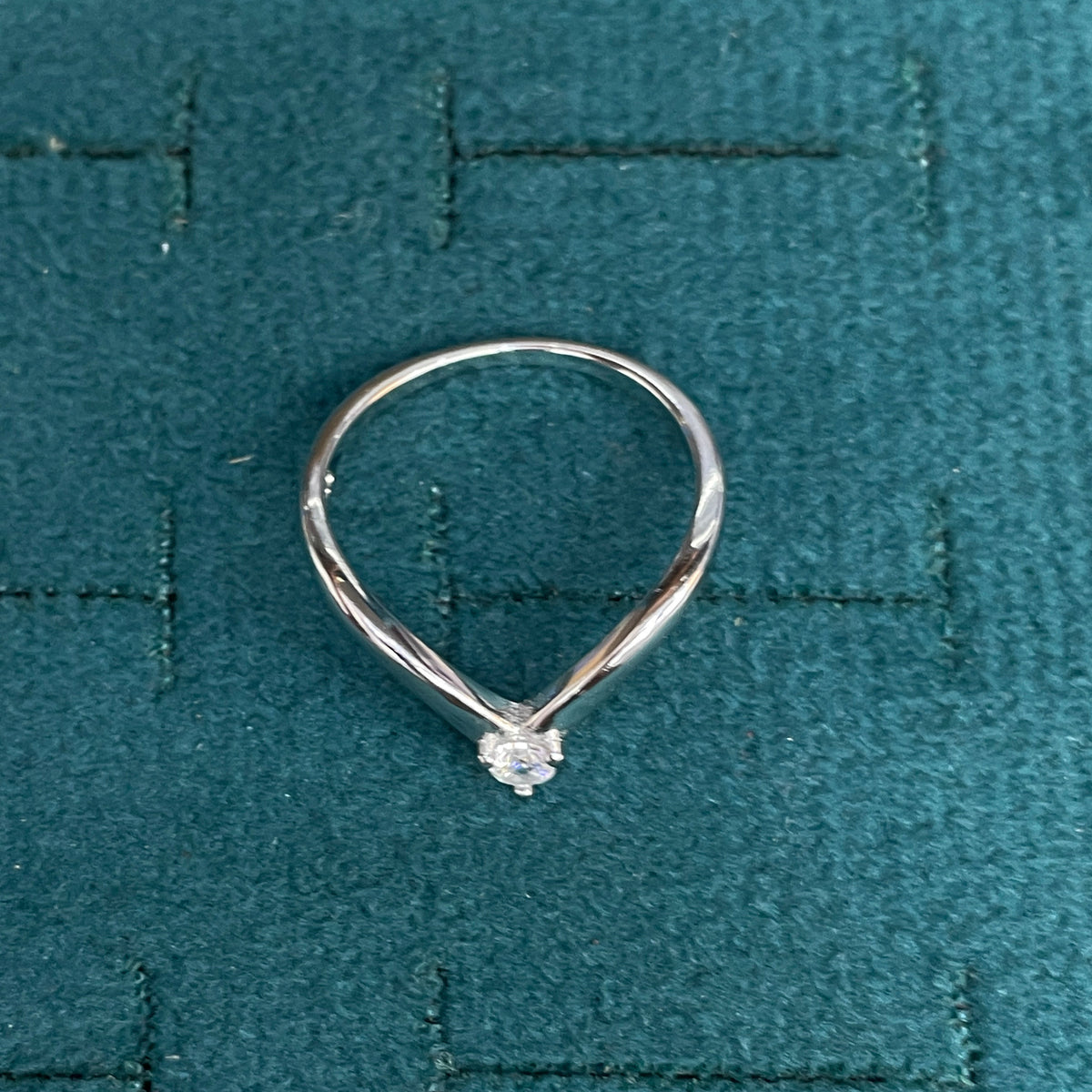 92.5 Sterling Silver CZ Solitaire Finger Ring