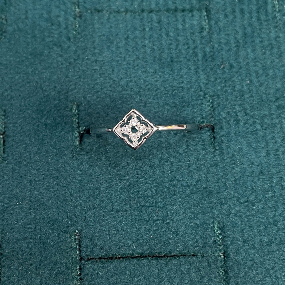 92.5 Sterling Silver Diamond-Frame Clover Finger Ring