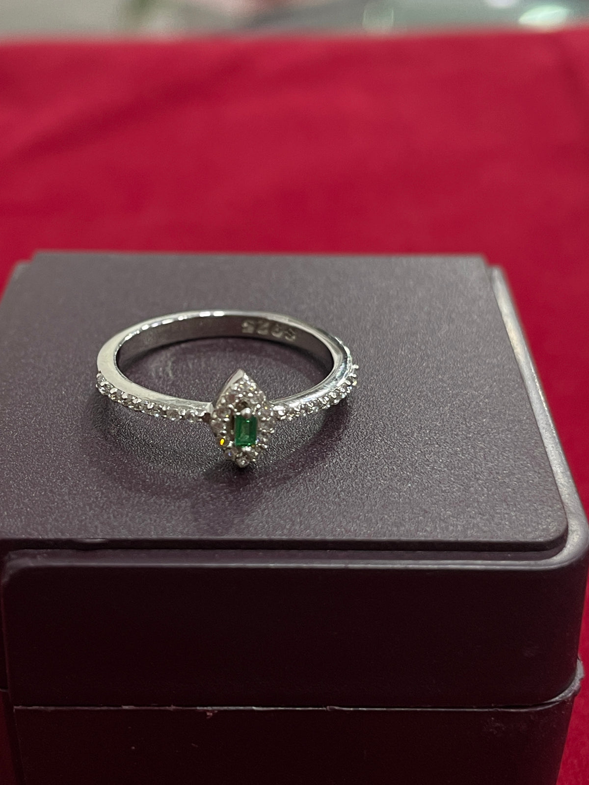 92.5 silver classy green stone ring