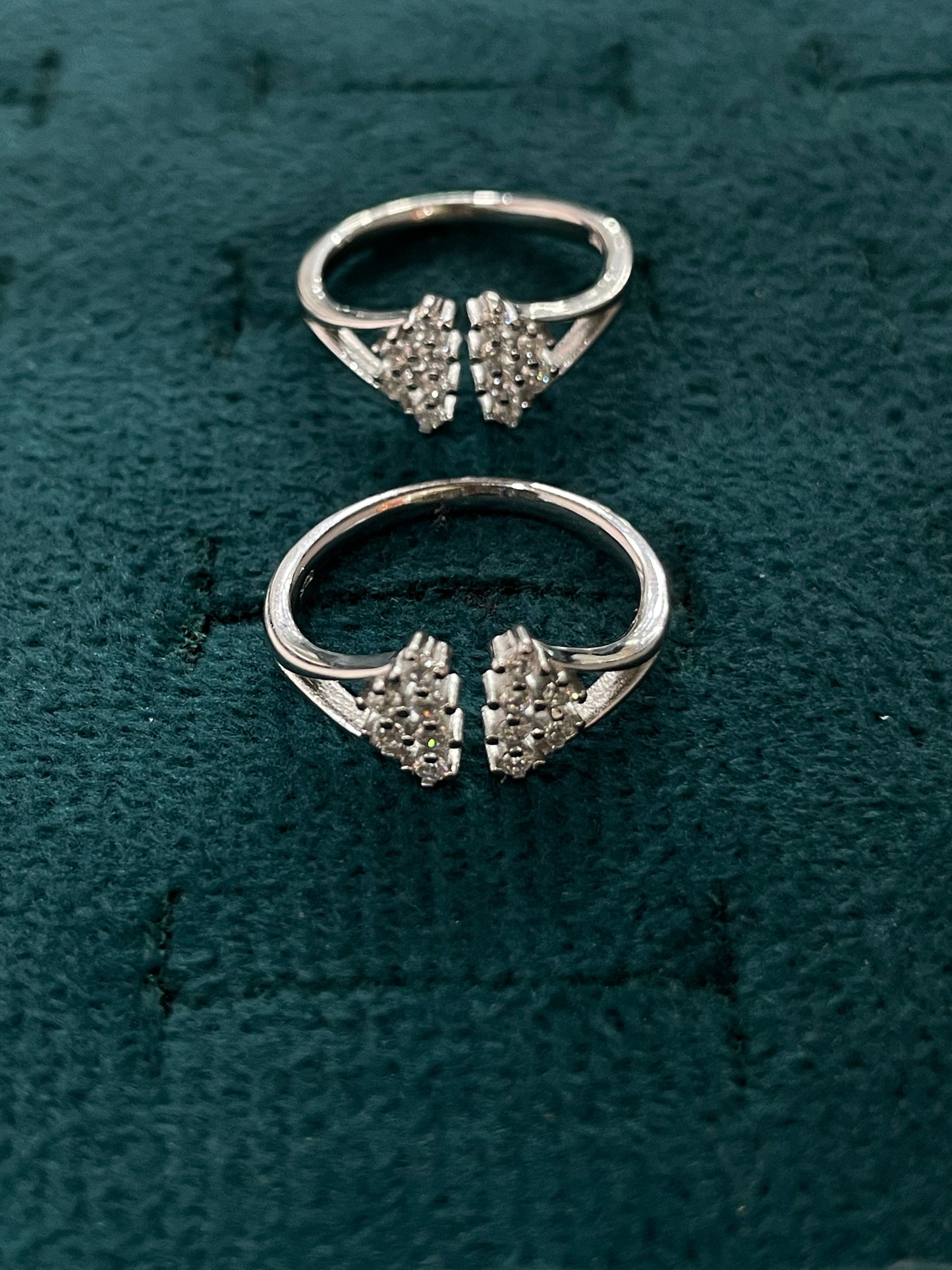 92.5 Silver Stone Cluster Clip Toe Rings for Women | V-Split Double Cluster Design