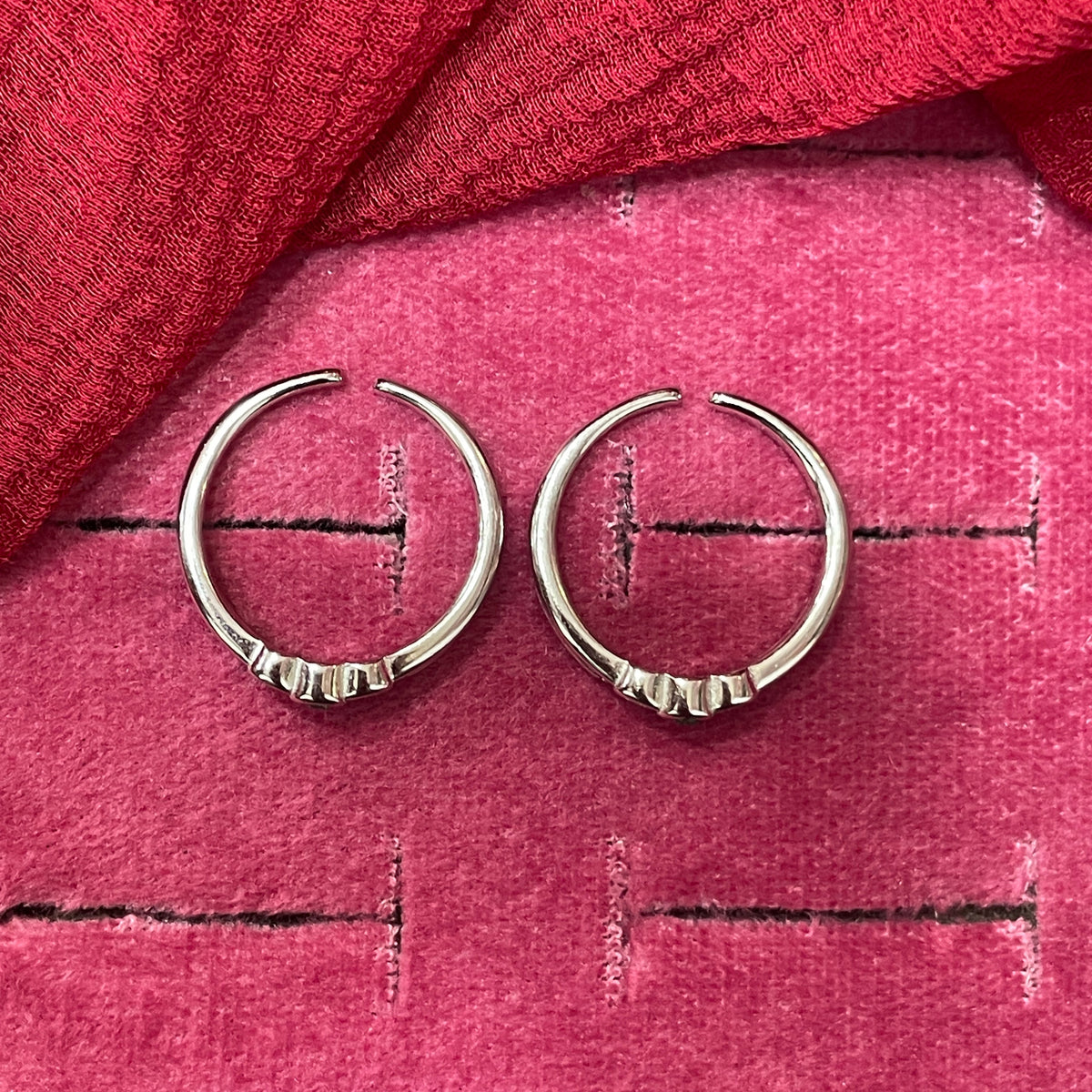 92.5 Silver Green Stone Toe Rings | Premium Elegant Design | Jewellery