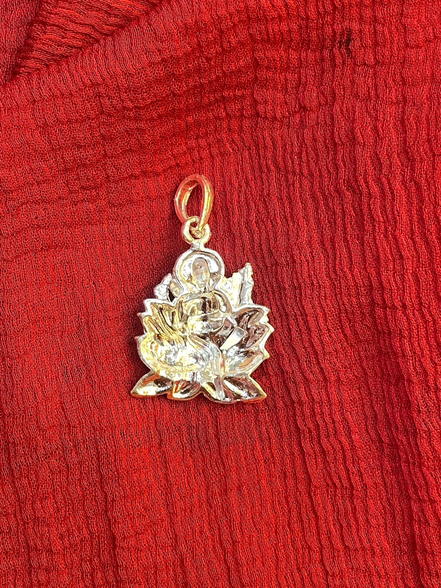 92.5 Silver Ganesha Sitting on Lotus Design Pendant for Men & Women – Traditional Temple Style