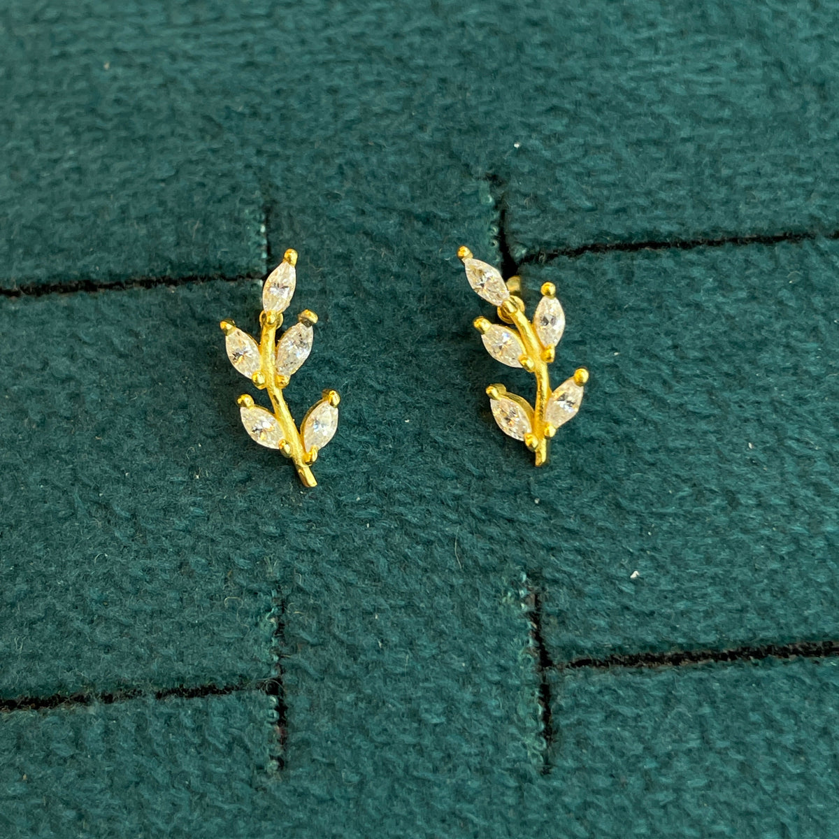 92.5 Silver Gold Plated White CZ Leaf Stud Earrings for Women