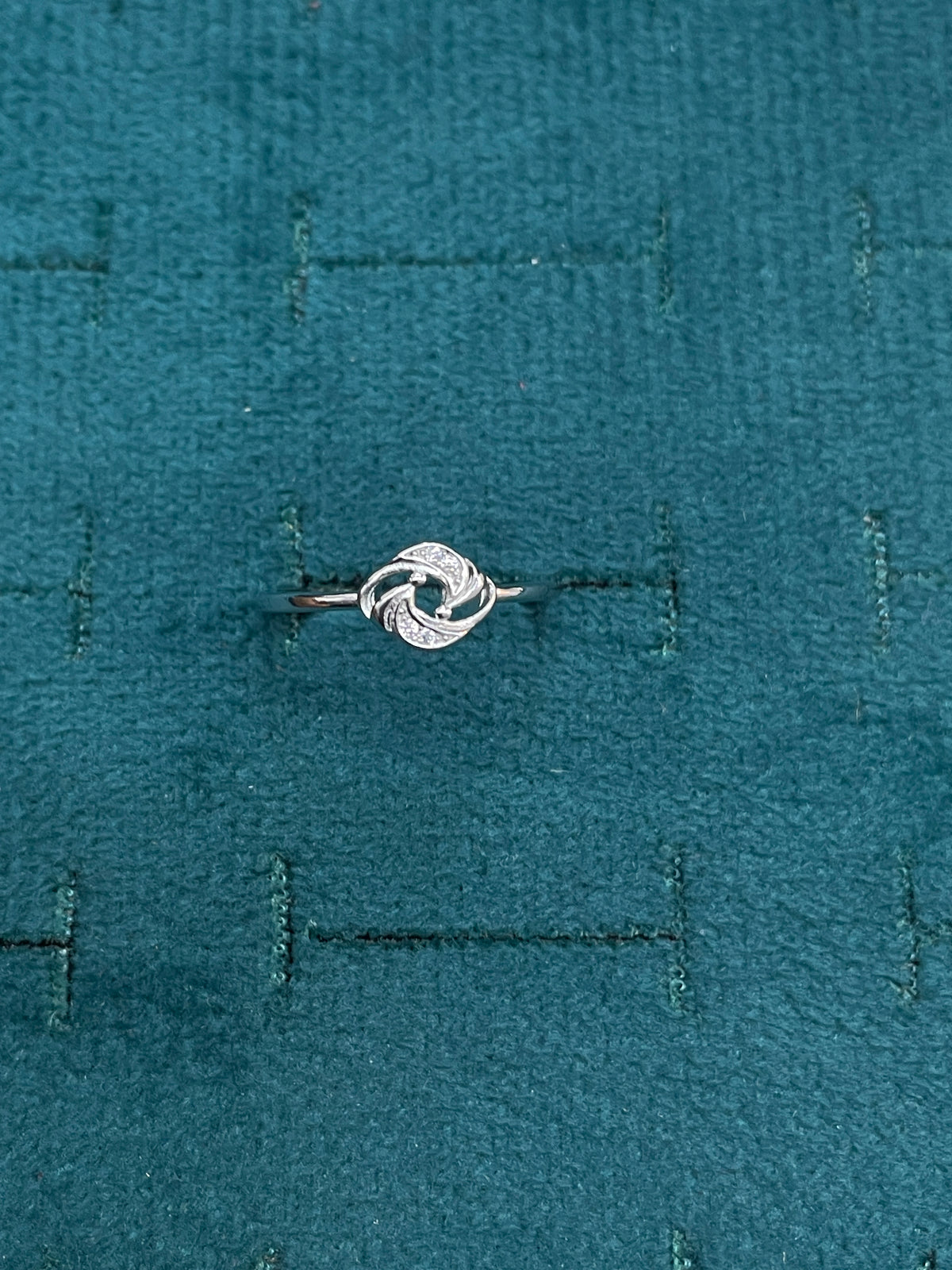 92.5 Sterling Silver Swirl Knot Finger Ring for Women