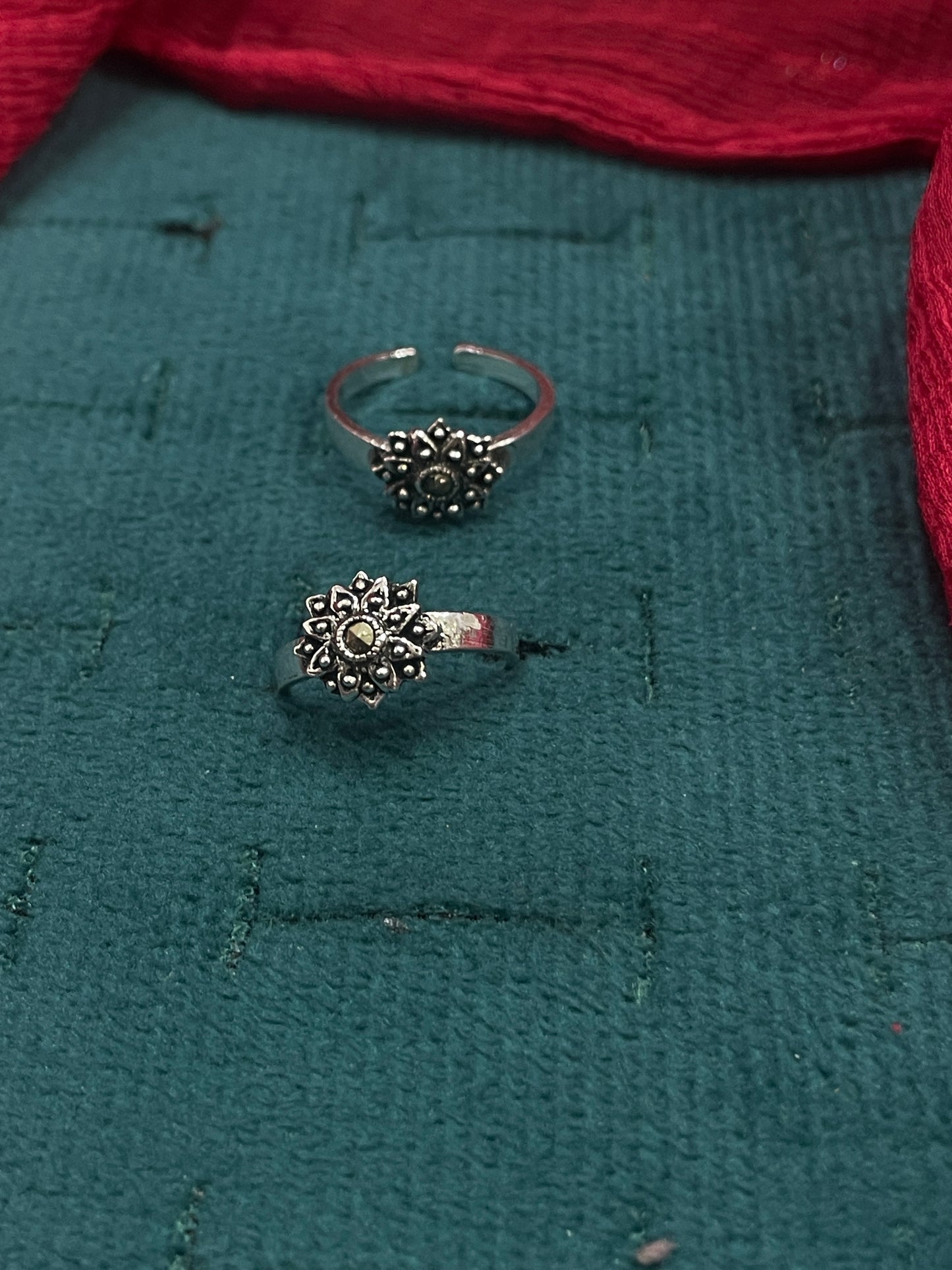 925 Sterling Silver Pyrite Dalia Toe Rings for Women | Oxidised Floral Design