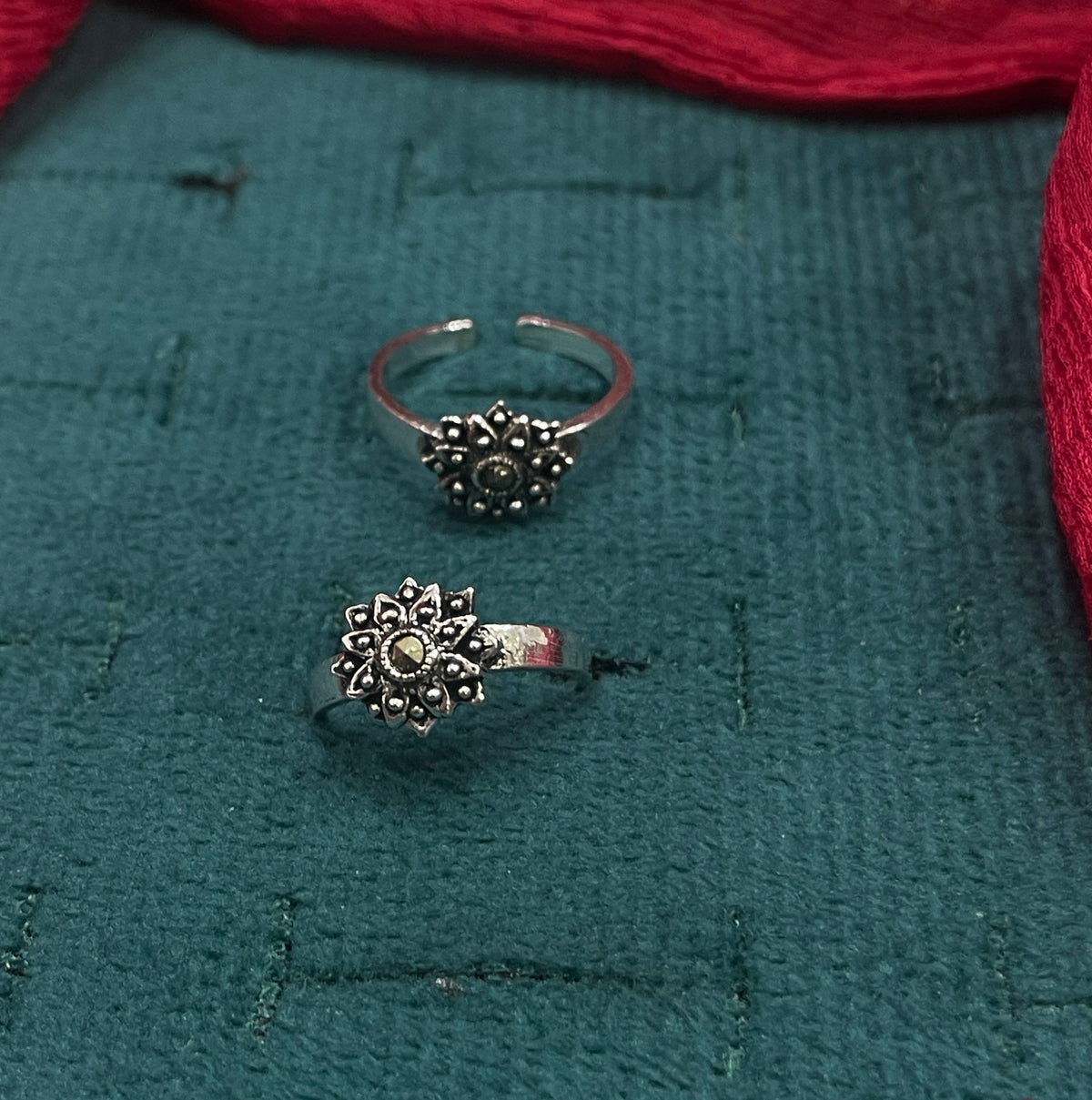 925 Sterling Silver Pyrite Dalia Toe Rings for Women | Oxidised Floral Design