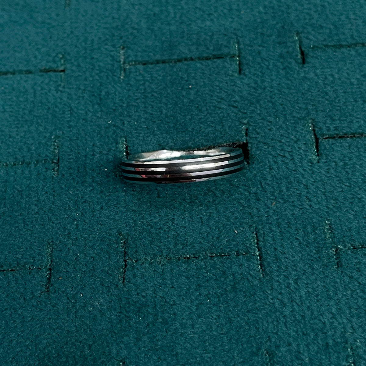 92.5 Silver Triple Black Stripe Band Ring - Size 20