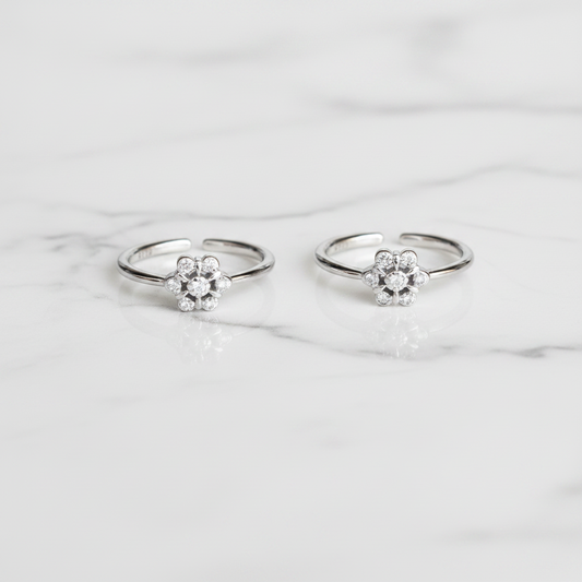 92.5 Sterling Silver CZ Solitaire Centre Flower Toe Rings for Women