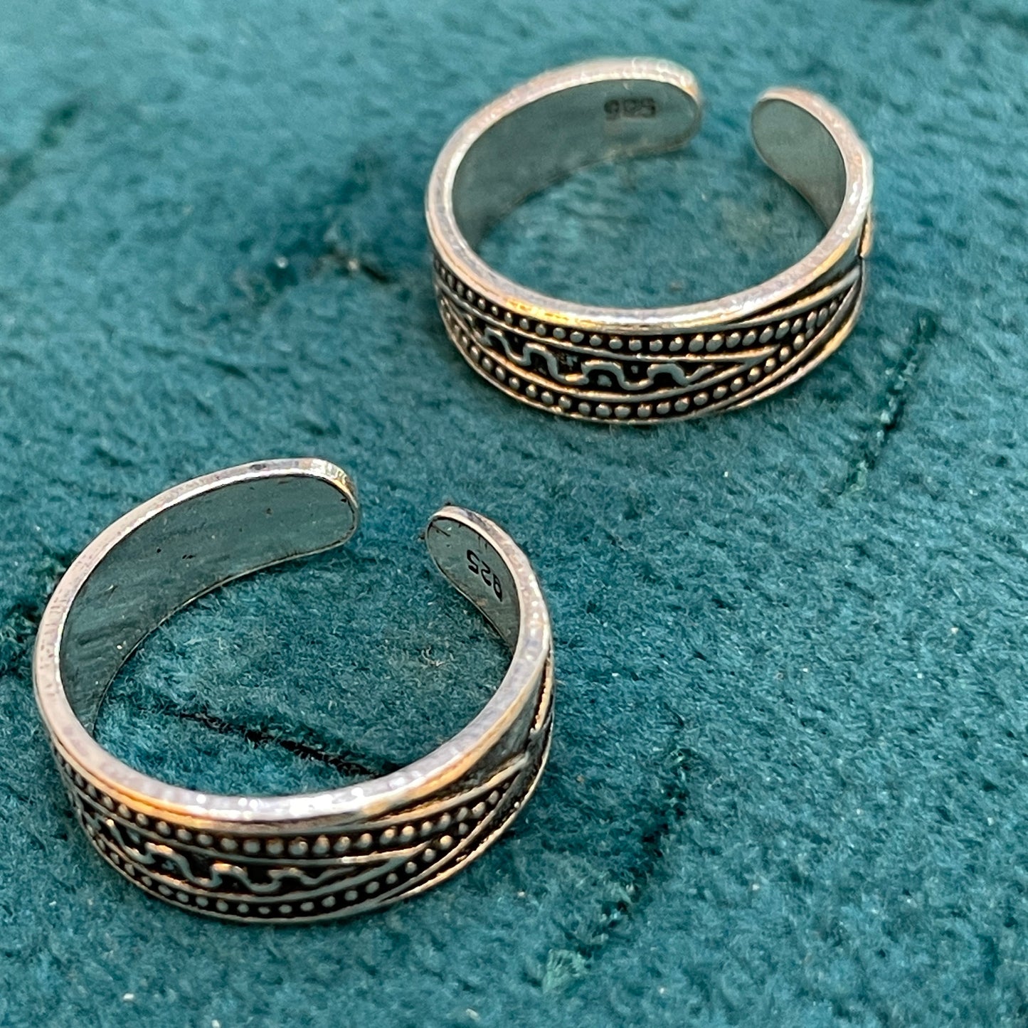 92.5 Silver Oxidised Adjustable Toe Rings for Women | Vintage Scroll Design