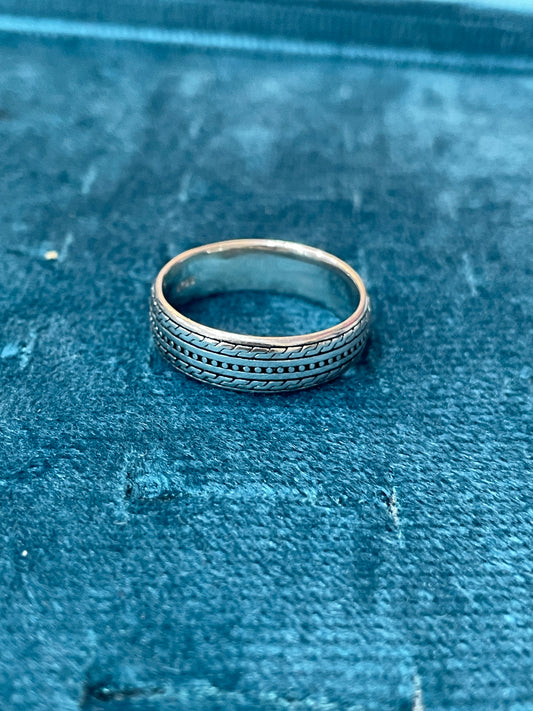 92.5 Silver Oxidised Menβs Ring Size 25 | Stylish Bold Vintage Design | Elegant Jewellery