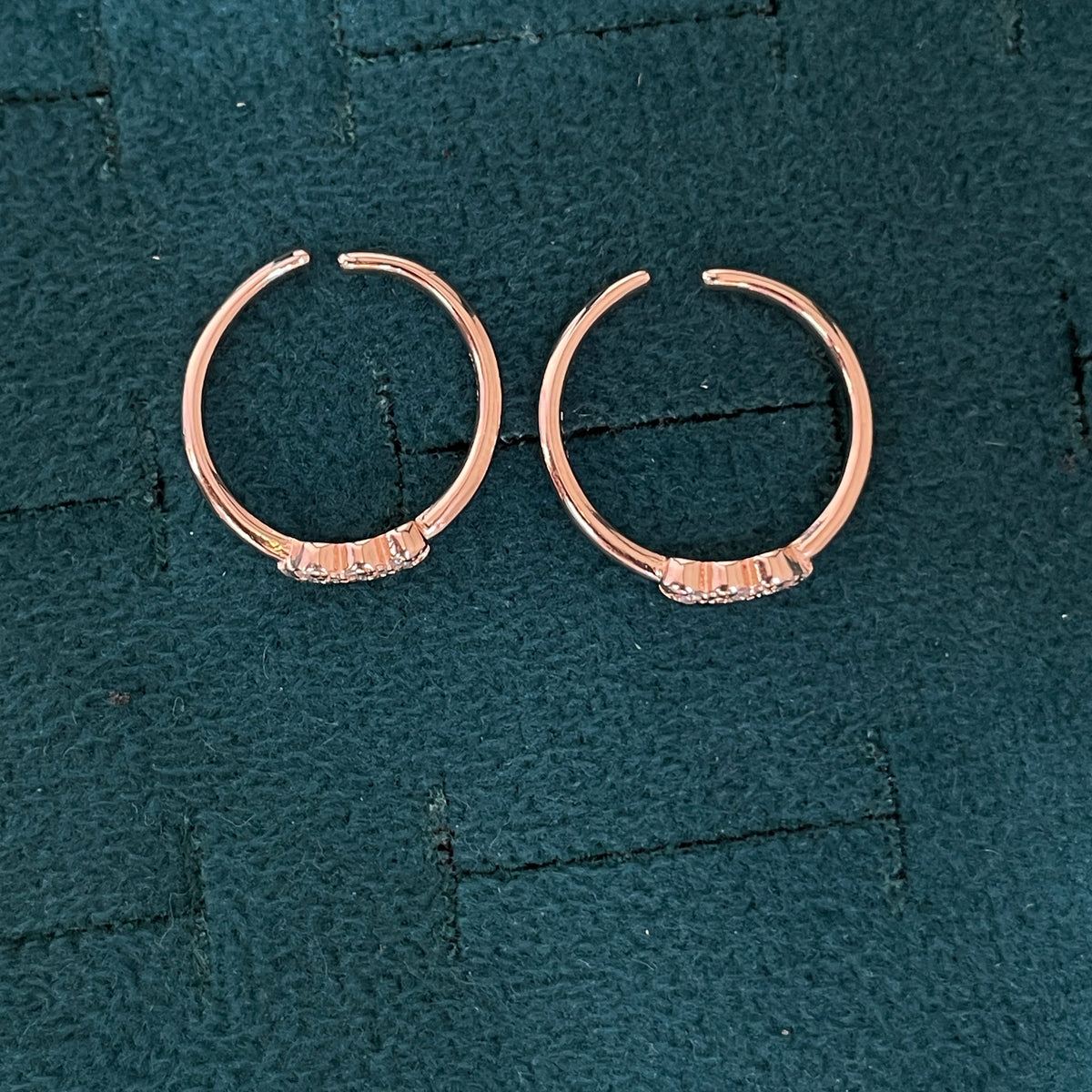 92.5 Silver Rose Gold Plated White CZ Chevron Toe Rings