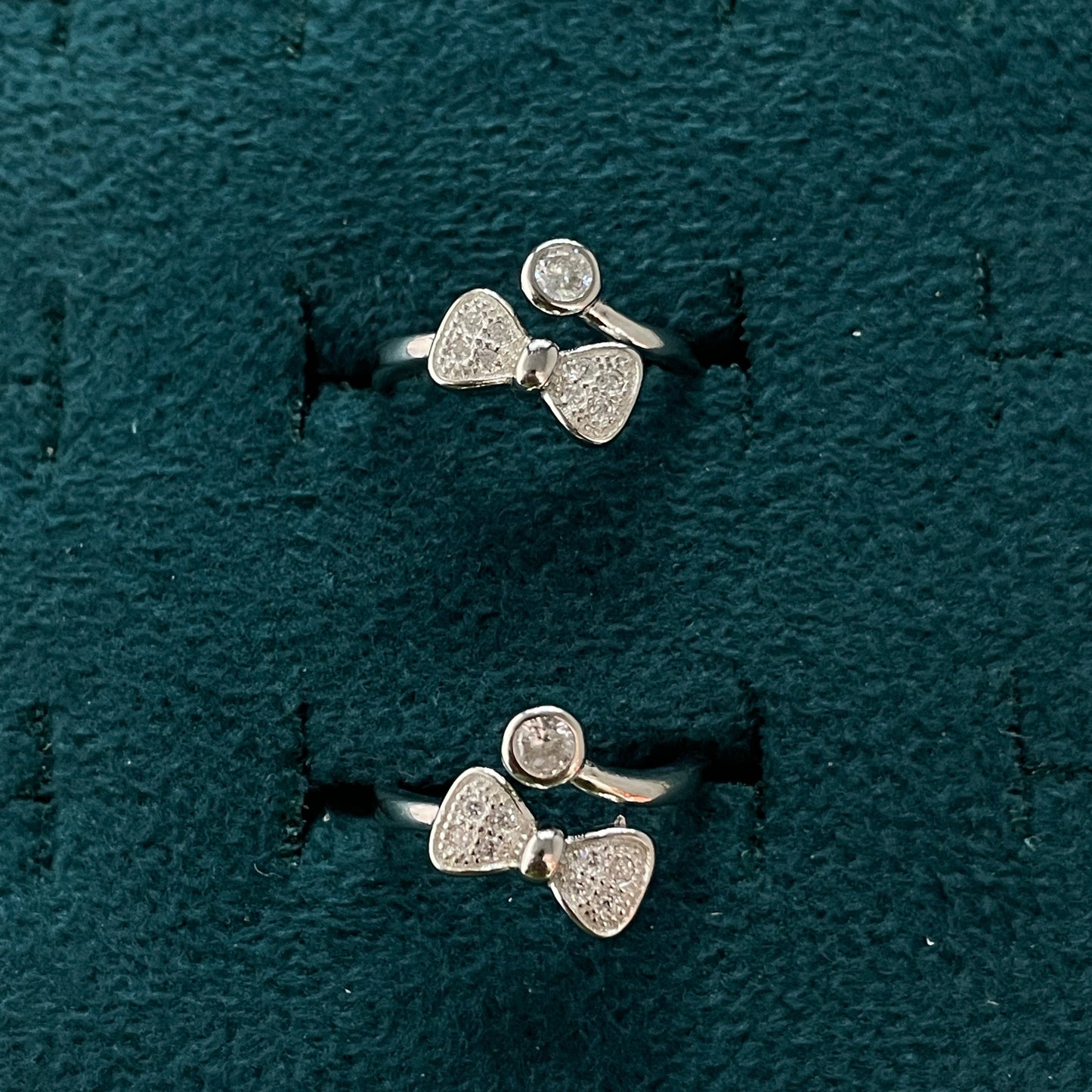 92.5 Silver Bow Stone Adjustable Toe Rings for Women | Pavé Bow & Solitaire Design