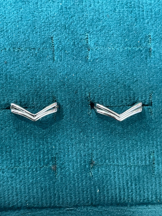 92.5 Silver V Toe Rings | Stylish Premium Design | Elegant Foot Jewellery