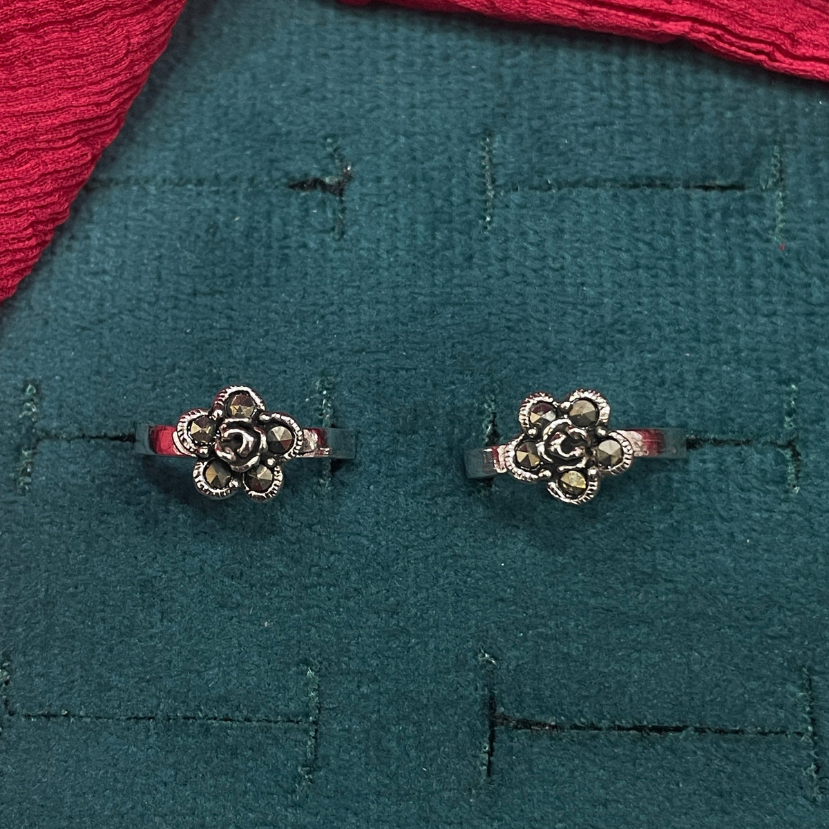 925 Sterling Silver Pyrite Rose Toe Rings for Women | Oxidised Floral Design