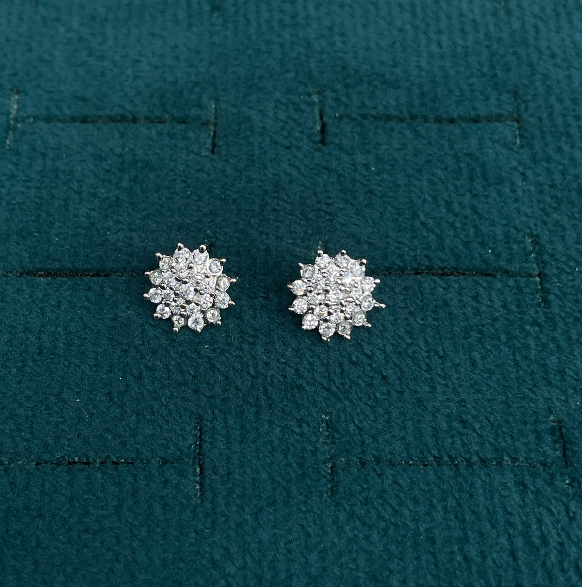 92.5 Silver Clear Stone Floral Cluster Stud Earrings Pair