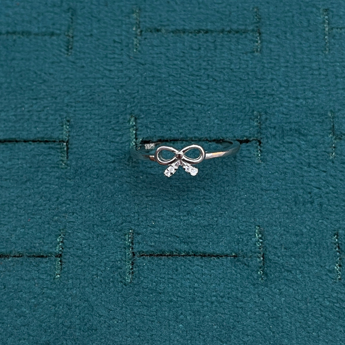92.5 Sterling Silver Infinity Symbol with CZ V-Crown Finger Ring for Women