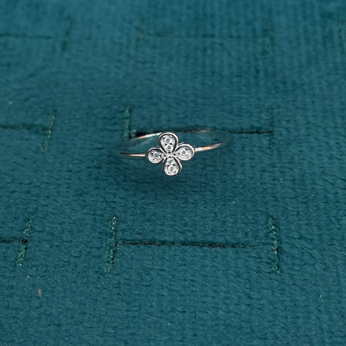 92.5 Sterling Silver Four-Petal White CZ Flower Finger Ring