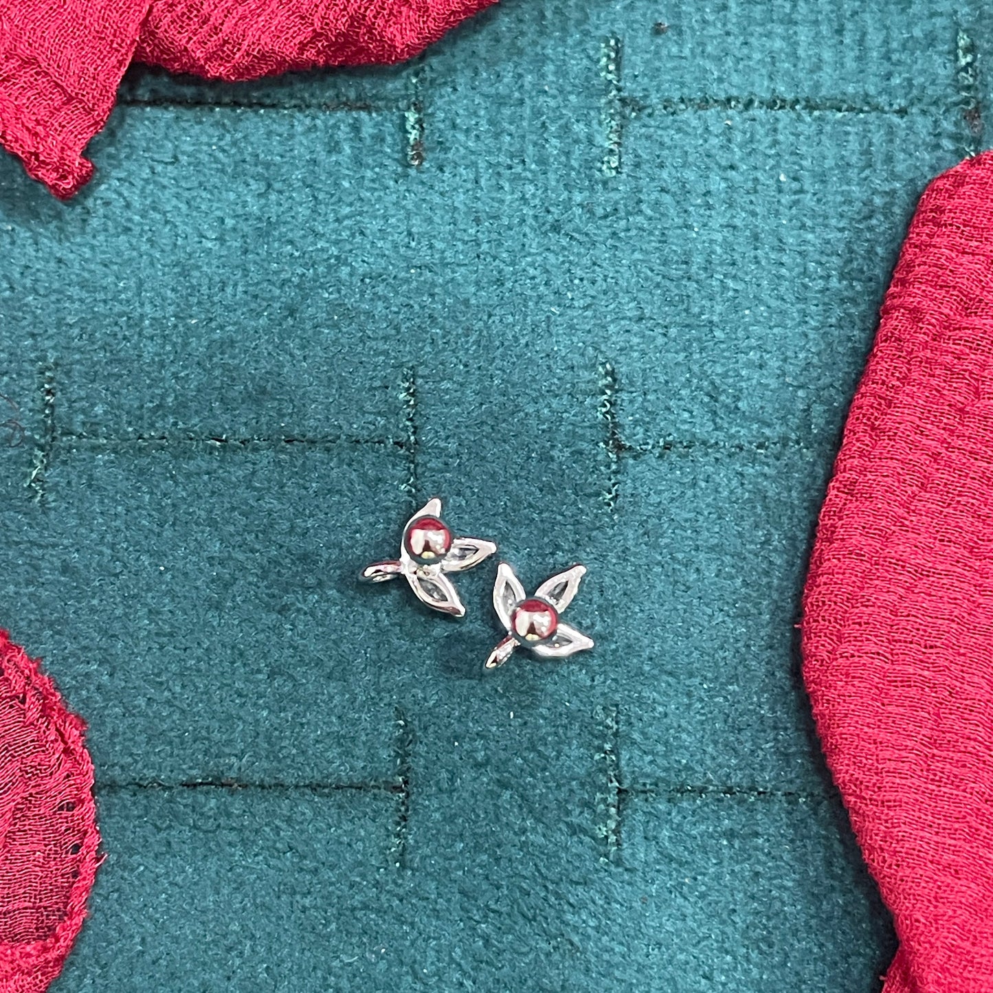 925 Silver 3 Leaf Studs - Ball back