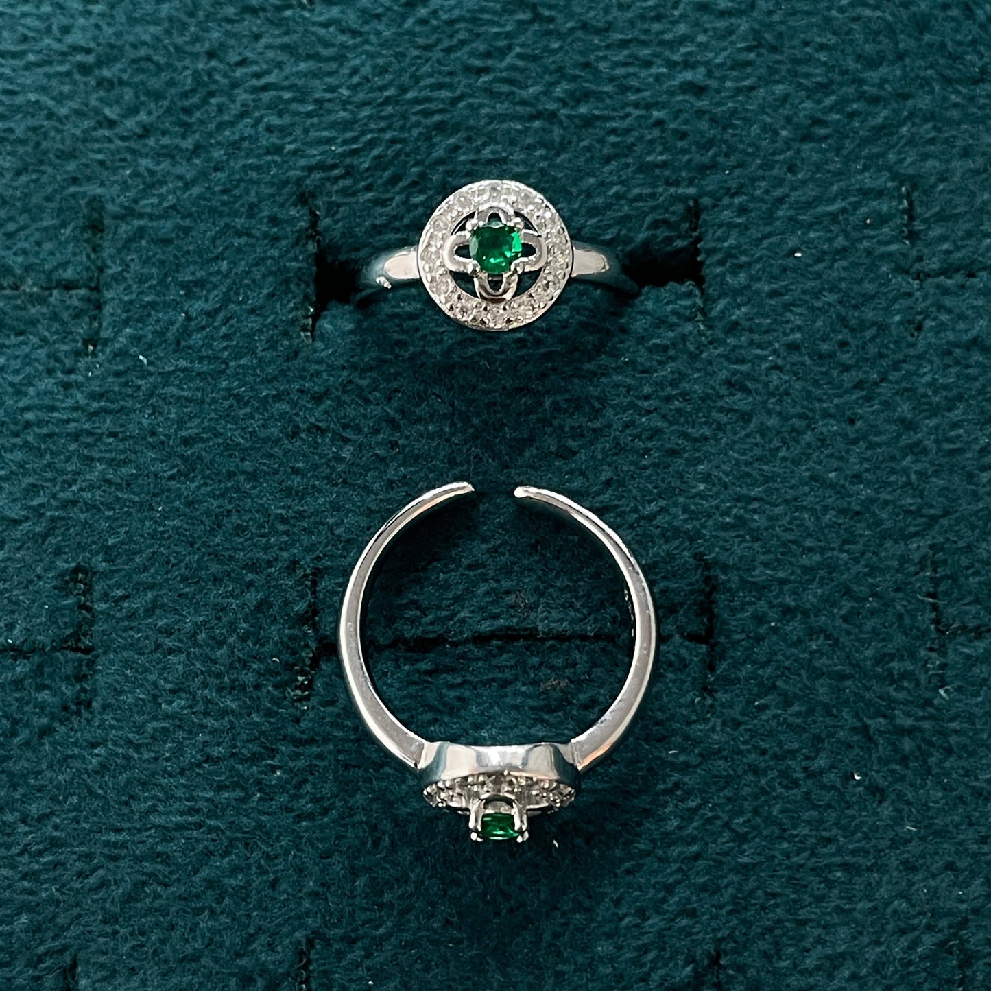 92.5 Silver Green Stone Halo Adjustable Toe Rings for Women | Circular Halo Design
