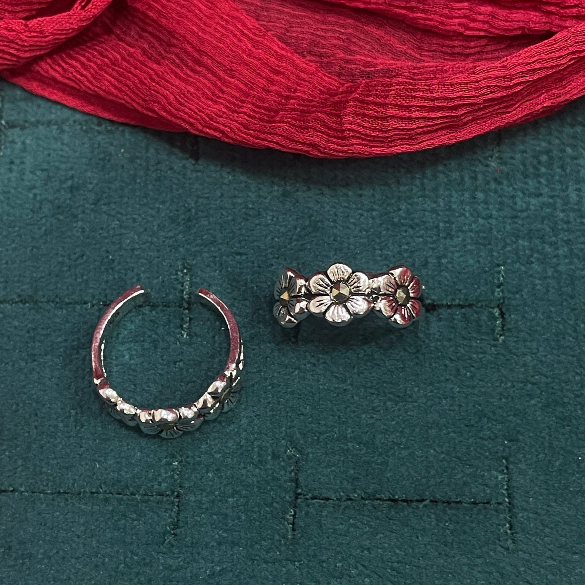 925 Sterling Silver Pyrite Floral Toe Rings for Women | Oxidised Floral Design