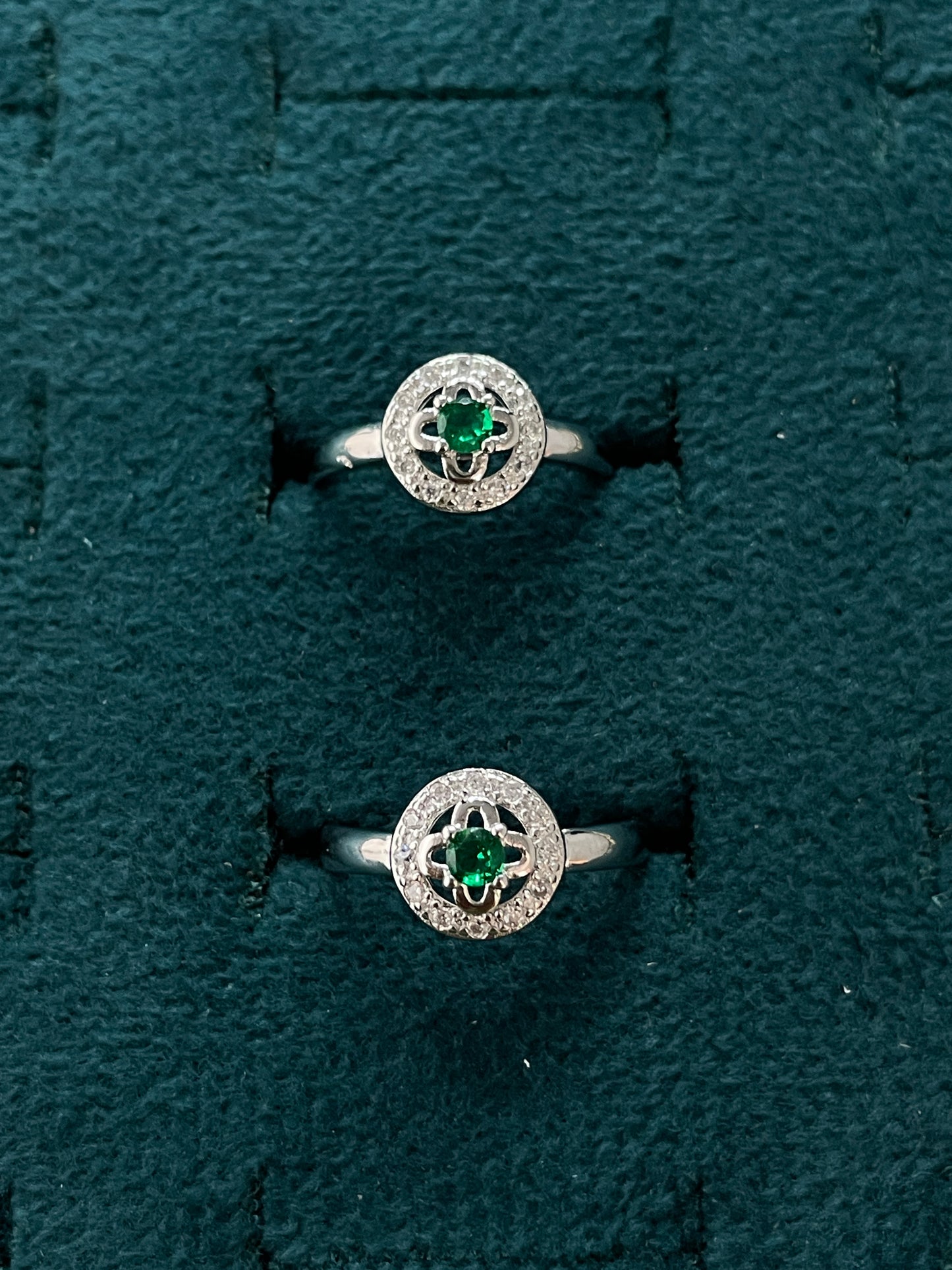 92.5 Silver Green Stone Halo Adjustable Toe Rings for Women | Circular Halo Design