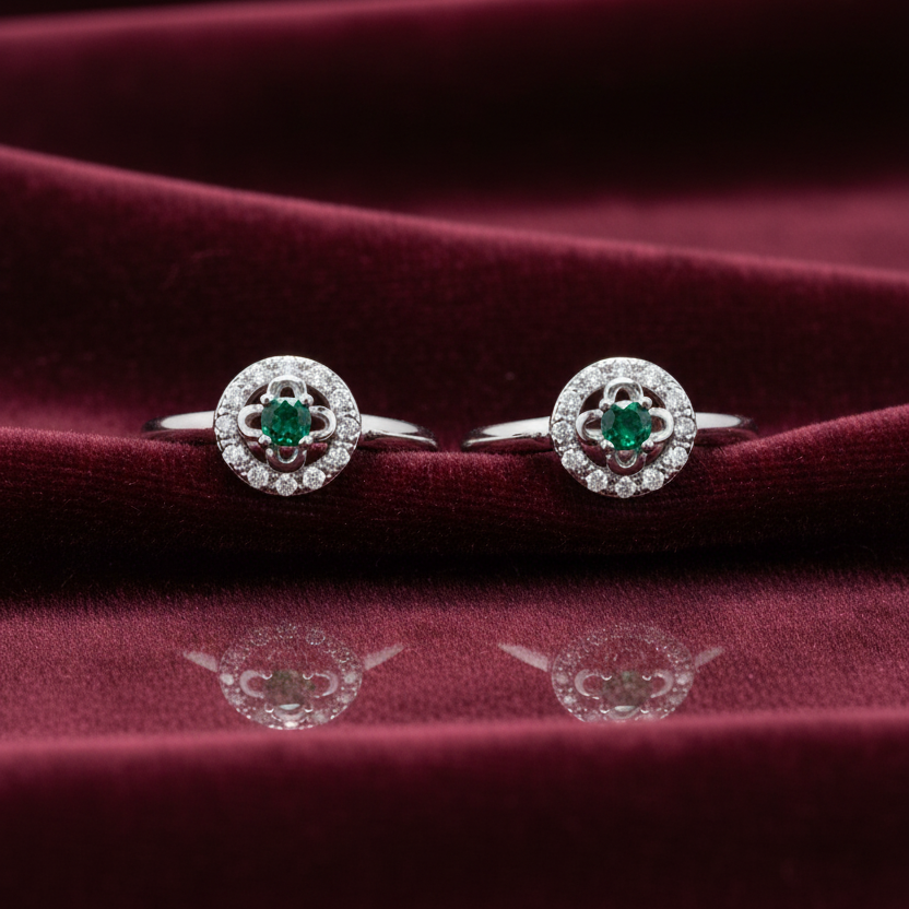 92.5 Silver Green Stone Halo Adjustable Toe Rings for Women | Circular Halo Design
