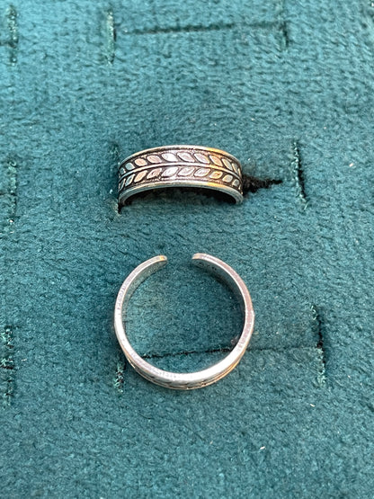 92.5 Silver Oxidised Adjustable Toe Rings for Women | Leaf Pattern Design