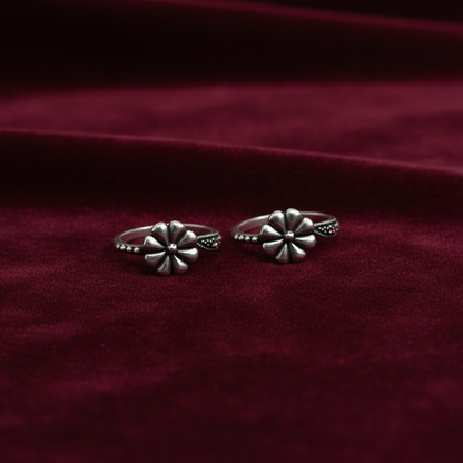 925 Sterling Silver Pyrite Flower Toe Rings for Women | Oxidised Floral Design