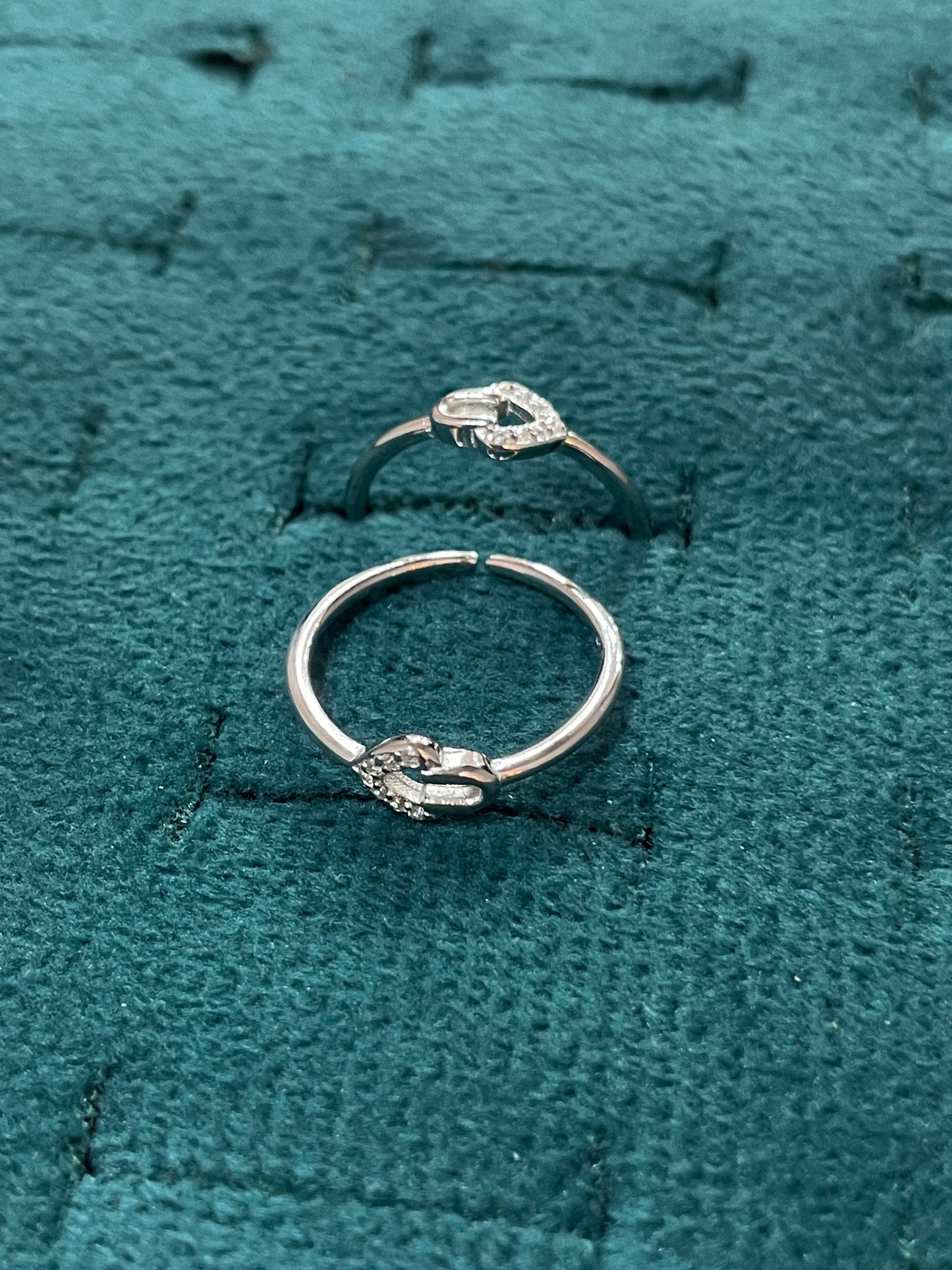 92.5 Sterling Silver Arrow Toe Rings for Women | Bold Directional Design