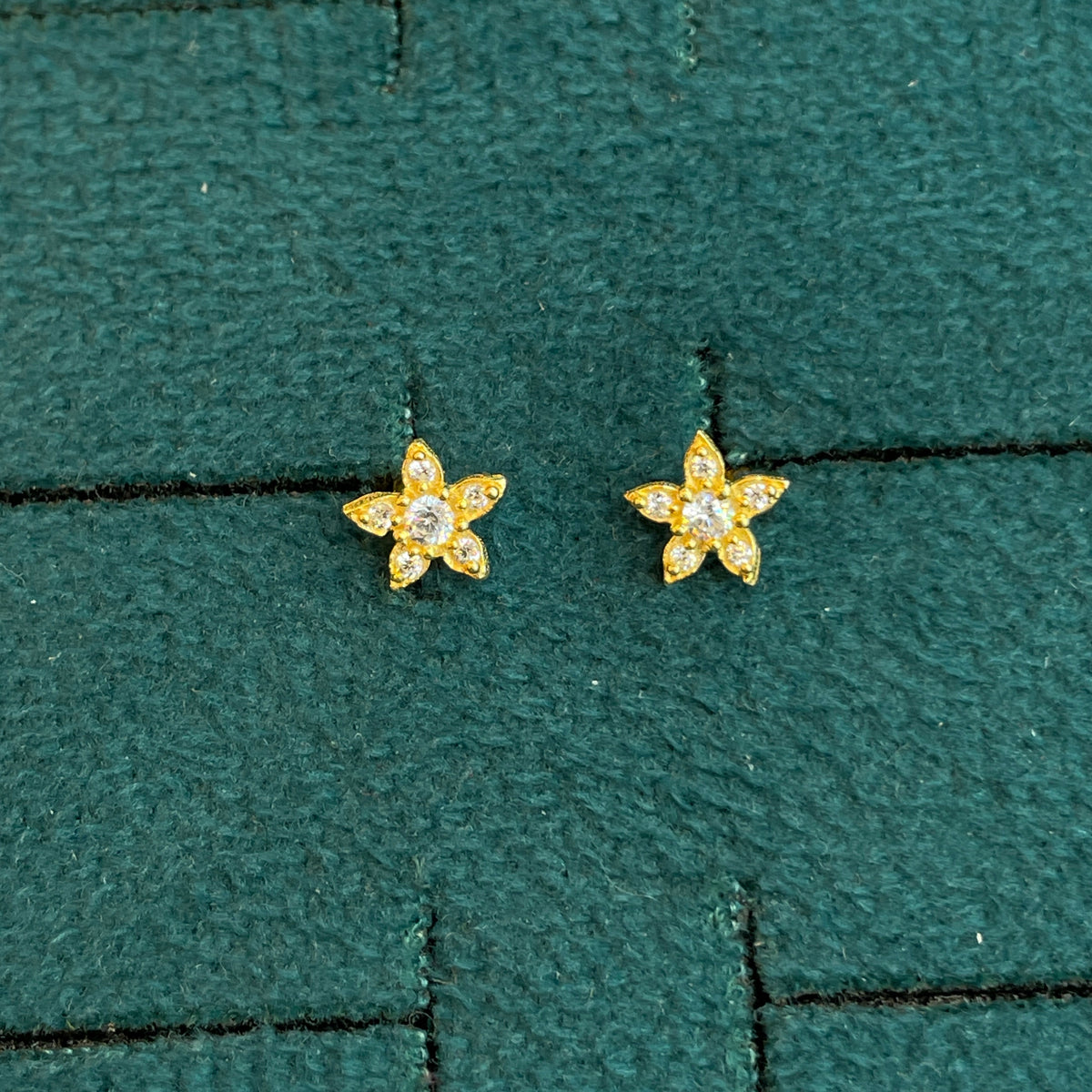 92.5 Silver Gold Plated White CZ Flower Stud Earrings for Women