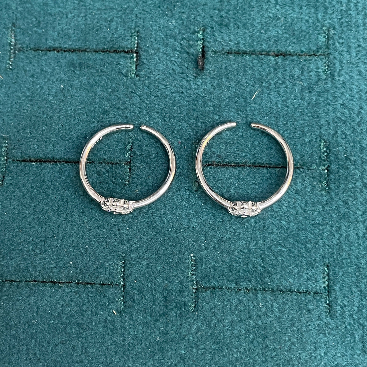 92.5 Sterling Silver CZ Sunflower Petal Toe Rings for Women