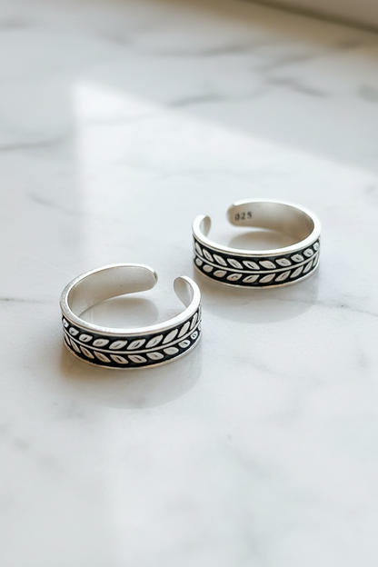 92.5 Silver Oxidised Adjustable Toe Rings for Women | Leaf Pattern Design