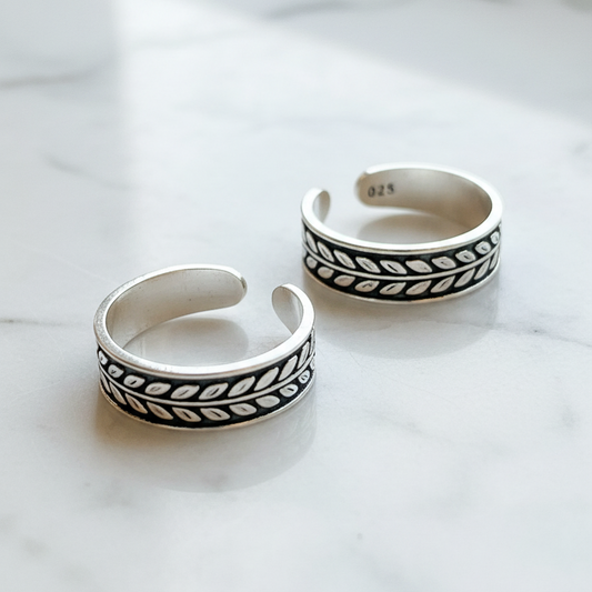 92.5 Silver Oxidised Adjustable Toe Rings for Women | Leaf Pattern Design