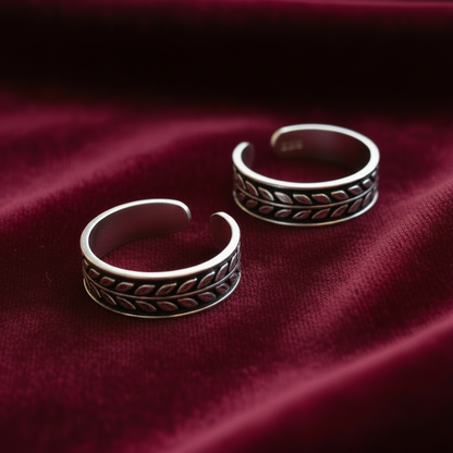 92.5 Silver Oxidised Adjustable Toe Rings for Women | Leaf Pattern Design