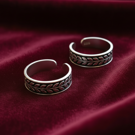 92.5 Silver Oxidised Adjustable Toe Rings for Women | Leaf Pattern Design