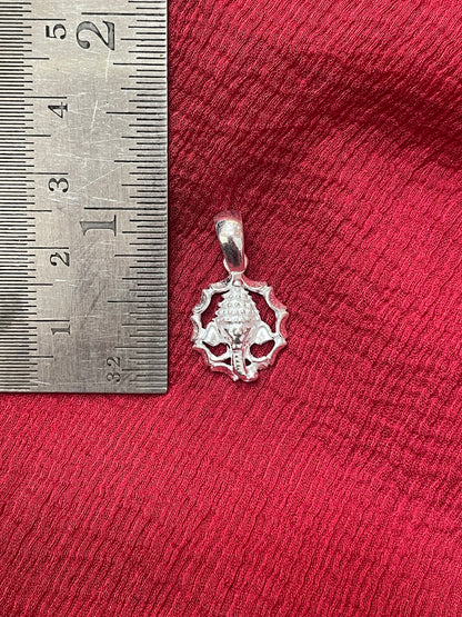92.5 Silver Ganesha Design Pendant for Men &amp; Women – Traditional Temple Style