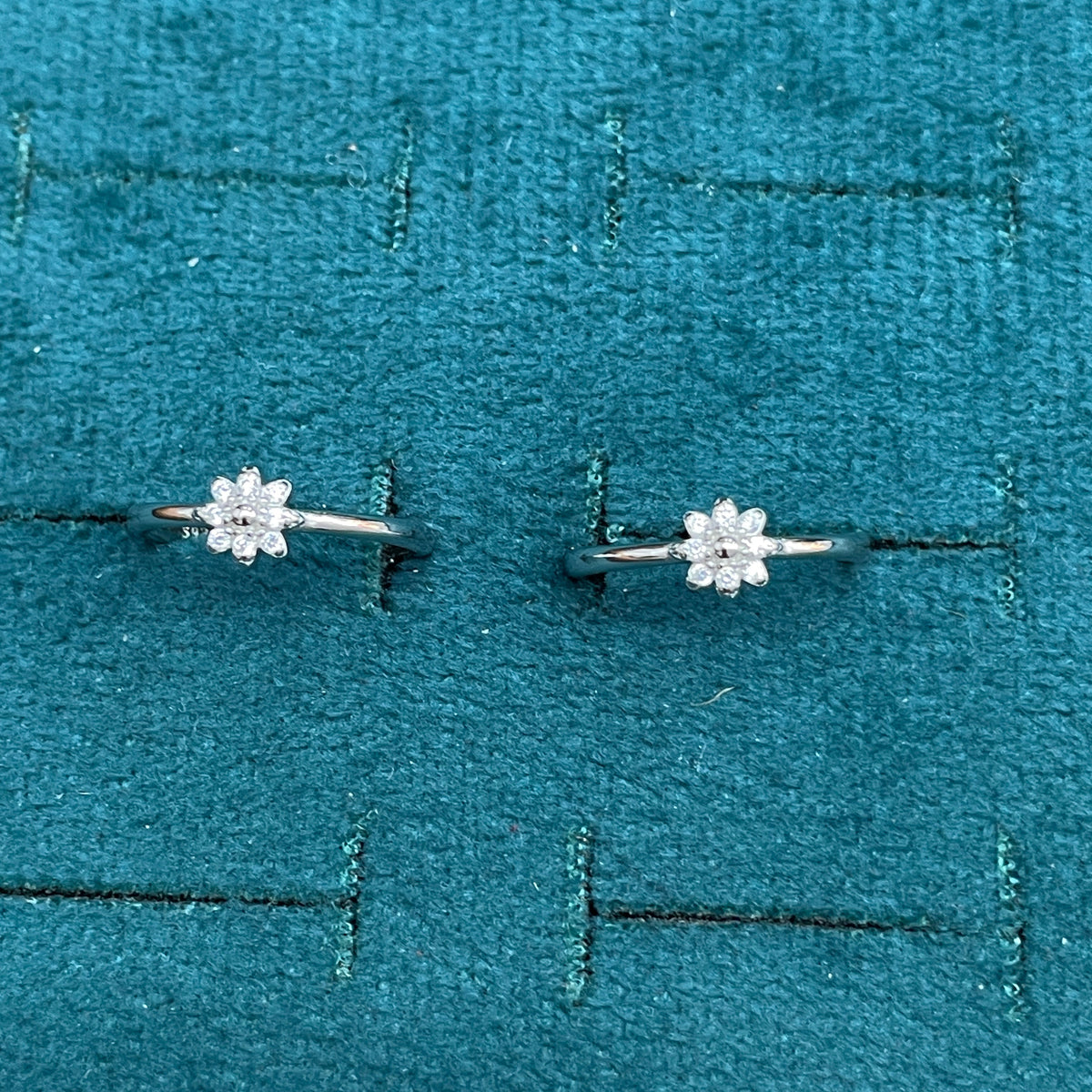 92.5 Sterling Silver CZ Daisy Cluster Flower Toe Rings for Women