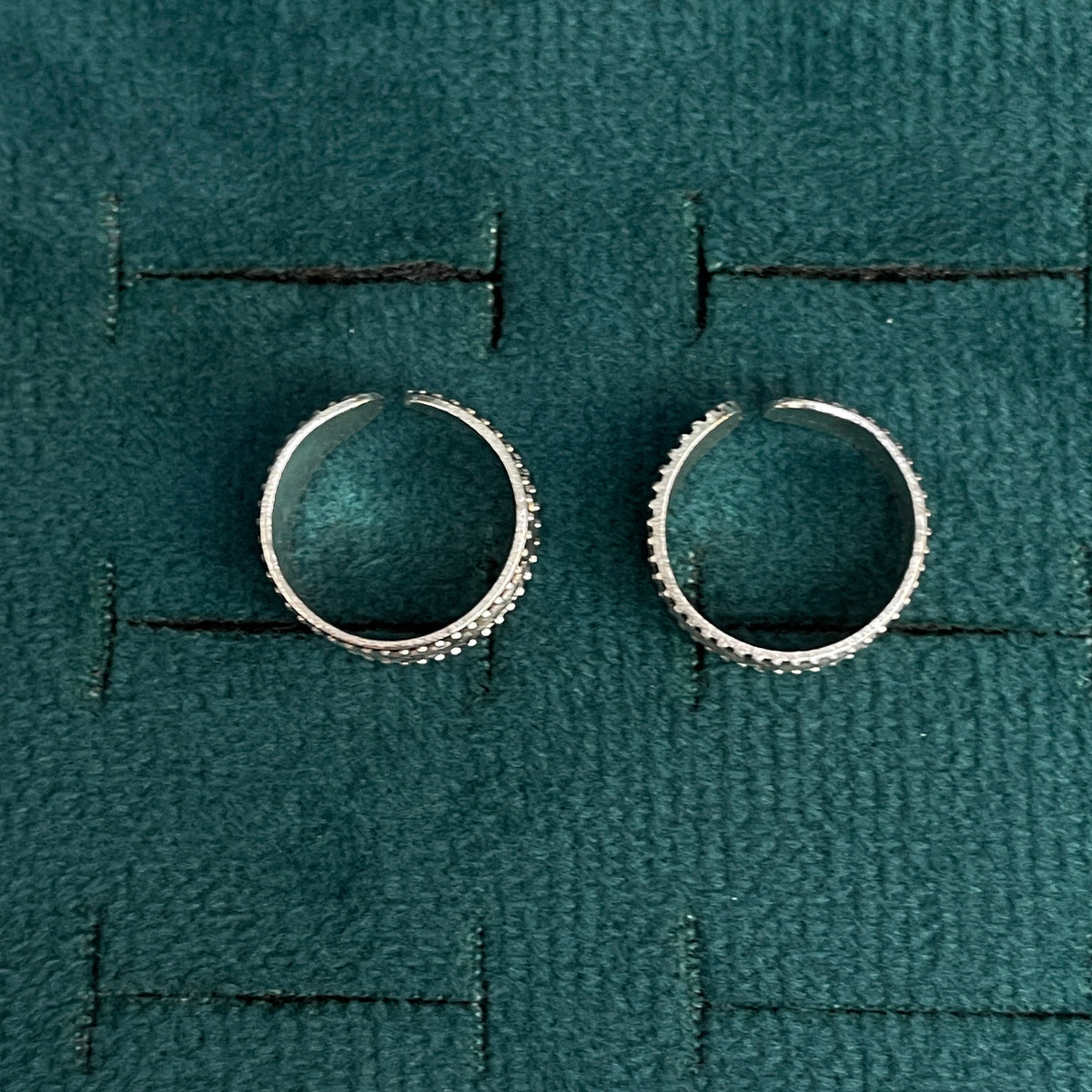 92.5 Silver Oxidised Geometric Band Toe Rings