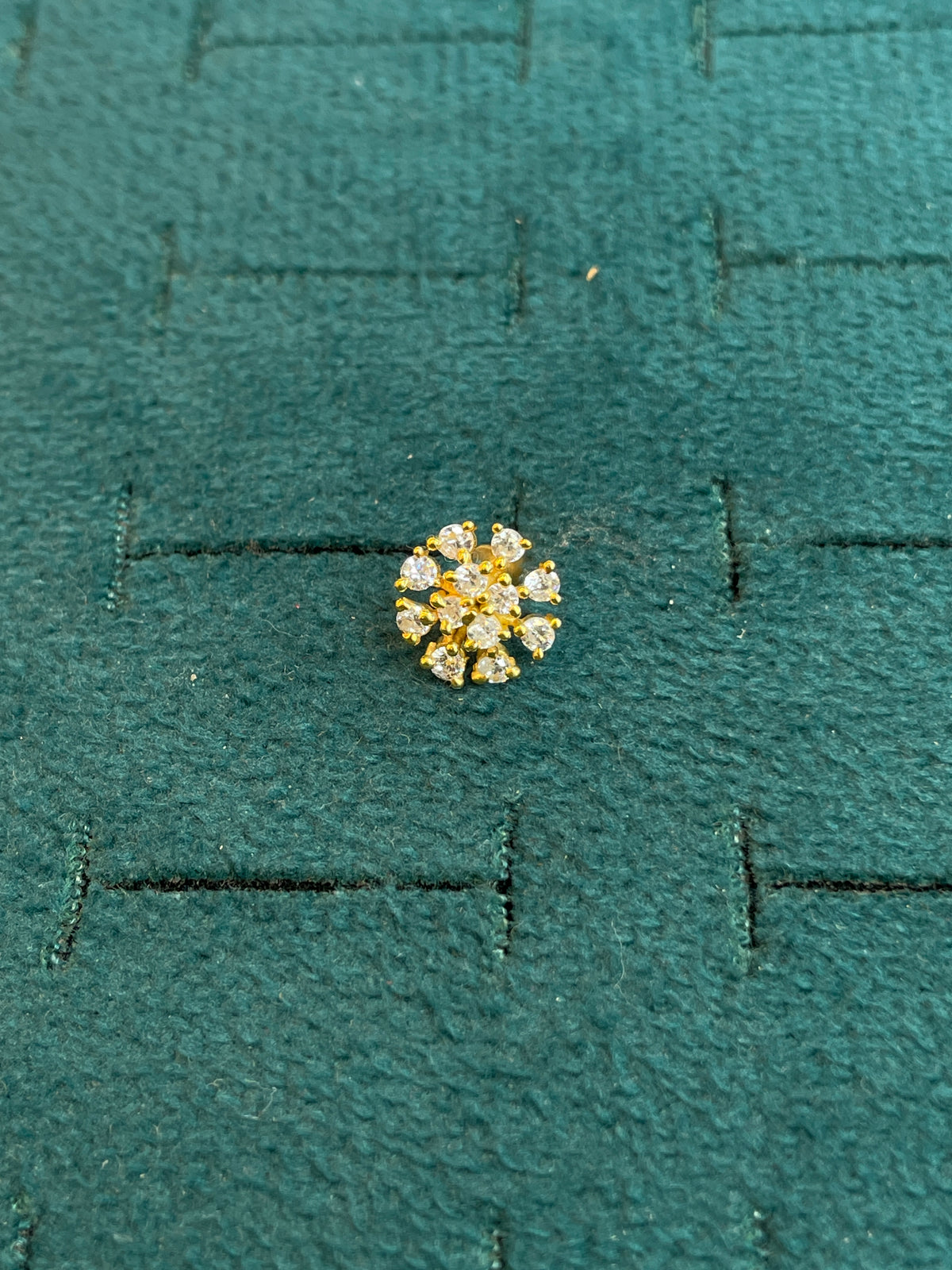 92.5 Silver Gold Plated White CZ Flower Cluster Nose Pin for Women