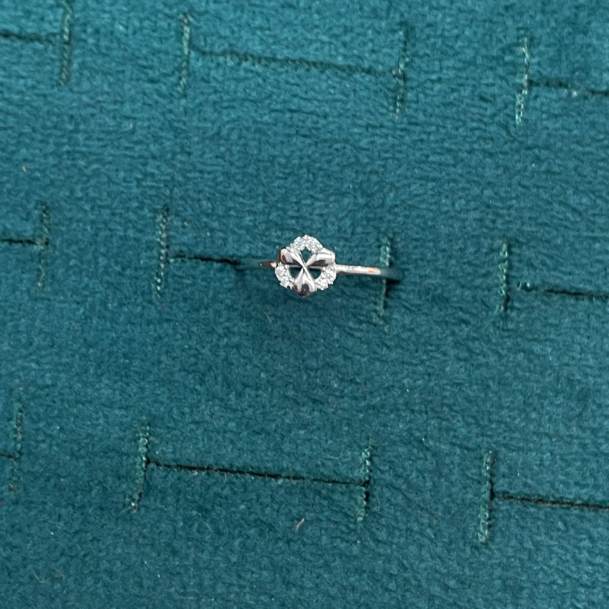 92.5 Sterling Silver Teardrop Centre Finger Ring