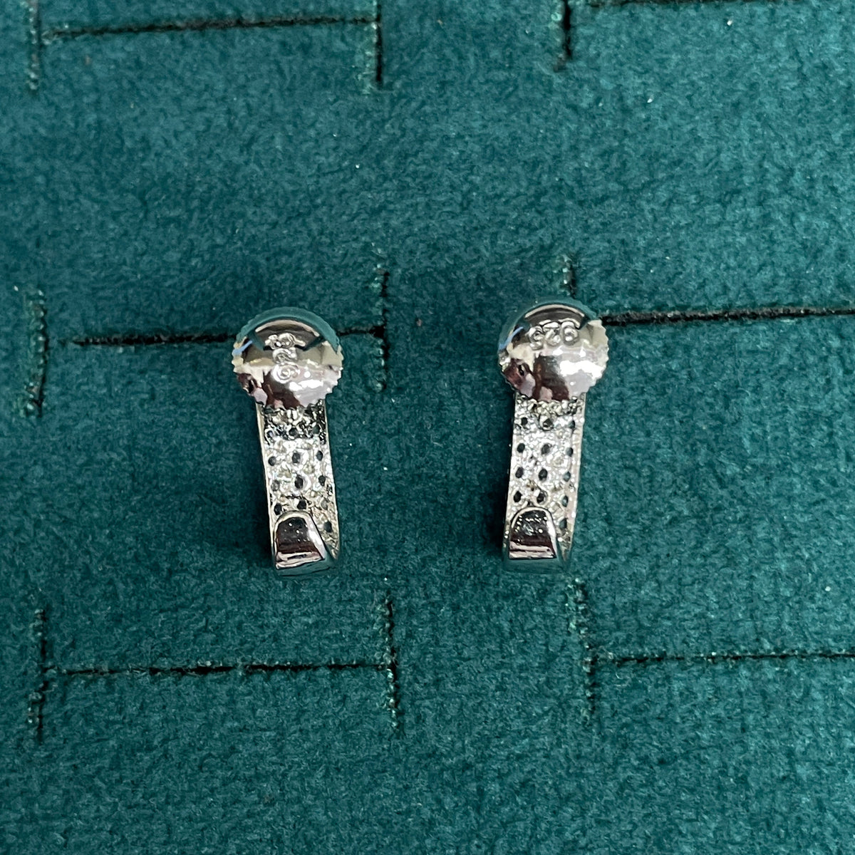 92.5 Silver Clear Stone Curved Bar Stud Earrings Pair