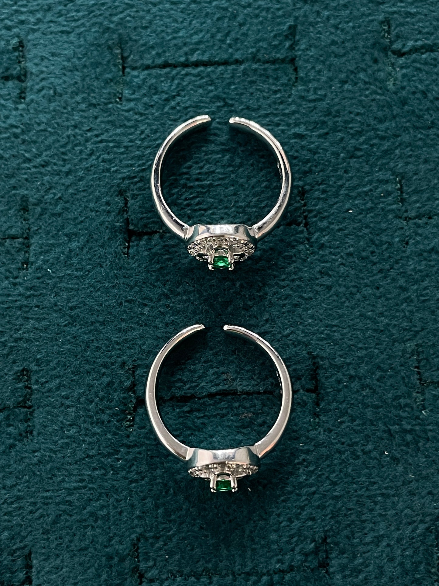92.5 Silver Green Stone Halo Adjustable Toe Rings for Women | Circular Halo Design