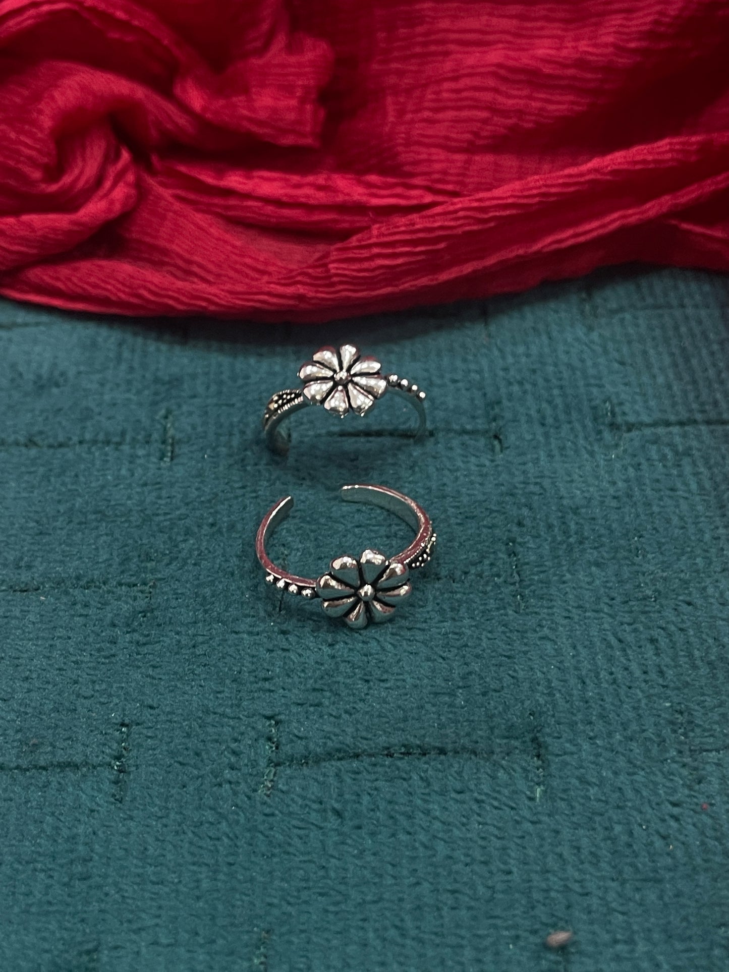 925 Sterling Silver Pyrite Flower Toe Rings for Women | Oxidised Floral Design