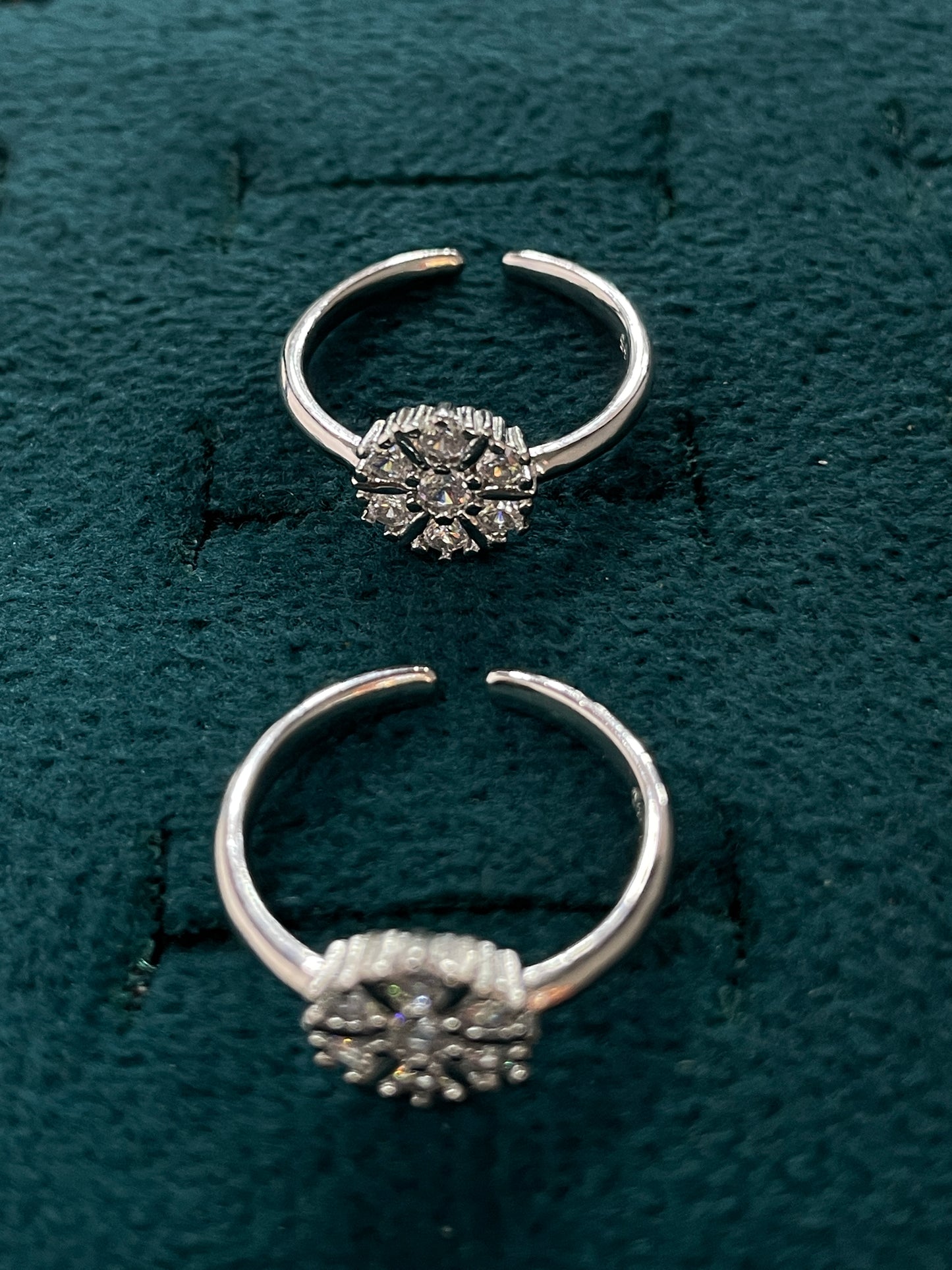 92.5 Silver 7 Stone Floral Cluster Adjustable Toe Rings for Women | Snowflake Design