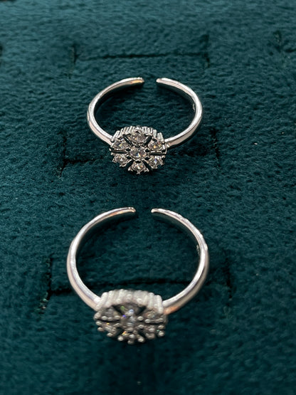 92.5 Silver 7 Stone Floral Cluster Adjustable Toe Rings for Women | Snowflake Design