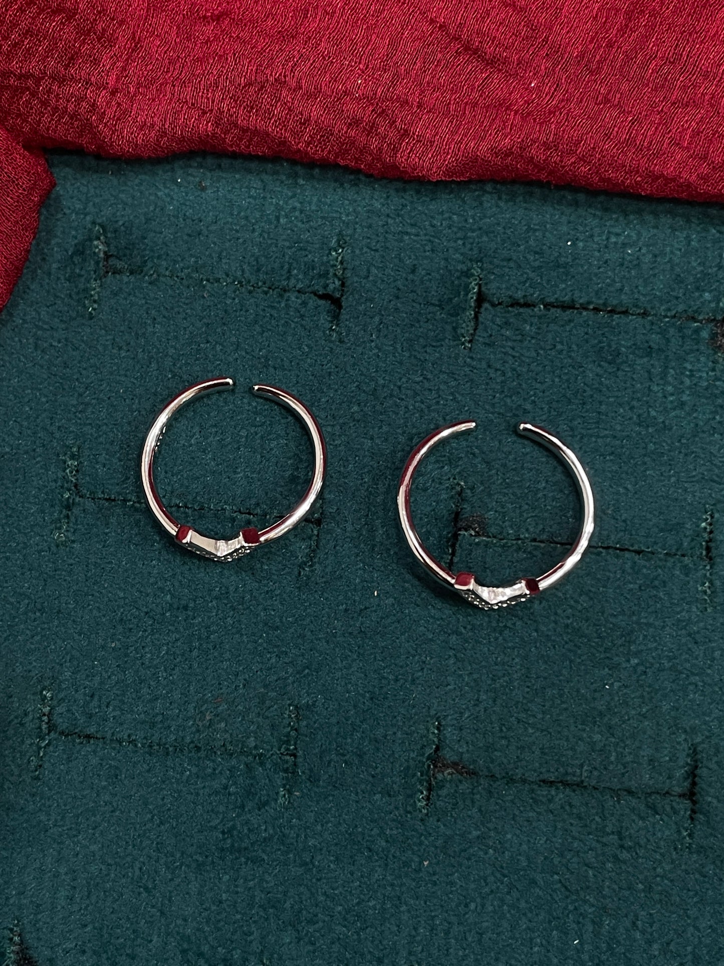 925 Silver V Toe rings